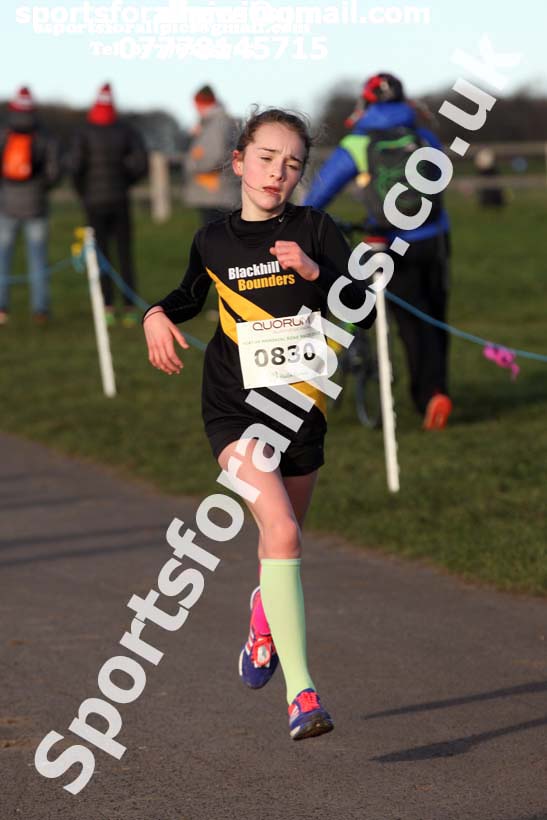 Boys and girls under-13s Heaton Harriers Memorial Road Races, Newcastle. Photo:  David T. Hewitson/Sports for All Pics